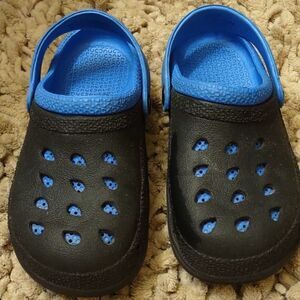 Kids Size 13 Clogs Black blue lining back strap vented‎